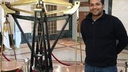 شاب يحافظ على مهنة والده في صناعة الأقماع والمعايير: «الورش كلها قفلت»