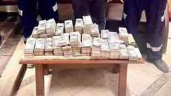 مسعف وسائق يعيدان 2 مليون جنيه لأسرة متوفين بحادث على «صحراوي سوهاج»