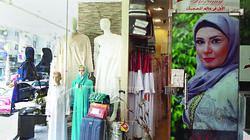 ملابس الإحرام ارتفعت 50% عن العام الماضى وبائعون: طقم اقتصادى للنساء بـ250 جنيهاً