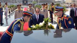 عاجل بالصور| السيسي يضع إكليل زهور على قبر الجندي المجهول بمناسبة تحرير سيناء