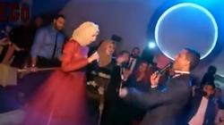 بالفيديو| مشاجرة كوميدية بين عريس وعروسته في حفل الخطوبة