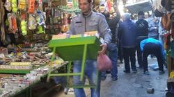 حملة مكثفة بأسواق حي الجمرك بالإسكندرية لرفع الإشغالات والتعديات