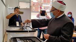 مفتي الجمهورية يدلي بصوته في مسقط رأسه بمركز الدلنجات