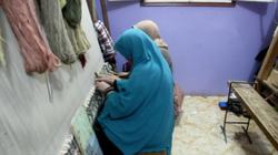 مبادرة لتعليم الأرامل والمطلقات صناعة السجاد اليدوي في سنباط بالغربية