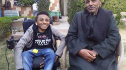 مخترع ومدير وداعم لذوي الهمم.. «مصطفى» تحدى إعاقته بـ«دعم والده»