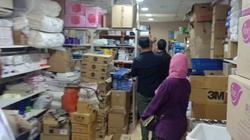 غلق مخازن أدوية مخالفة وتحرير محاضر ضدها بالعجوزة