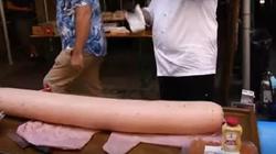 30 كيلو.. طباخون يحققون رقما قياسيا بـ أكبر قطعة هوت دوج في العالم