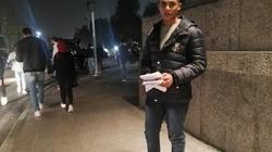 من الألوميتال لورق الدعاية.. محمد قلبه على «الصنعة» وجيبه على «الأسرة»