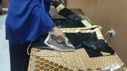 أستاذة جامعية تكوي أرواب الخريجين من ذوي الهمم: «باخد ثواب»
