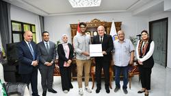 محافظ قنا يكرم الطلاب الفائزين في مسابقات المنتدى «الأفروآسيوي» للابتكار