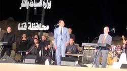 مدحت صالح على مسرح النافورة بالأوبرا مساء الخميس