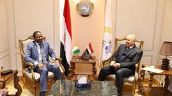 وزير الصناعة يبحث مع سفير كوت ديفوار إمكانية تسيير خط ملاحي بين البلدين
