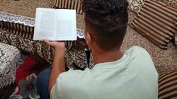طالب جامعي يرد الجميل لبائع كتب: «بقيت شاعر بسببه.. دعمني وعلمني ببلاش»