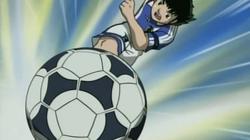 بالفيديو| على طريقة "كابتن ماجد".. لاعب يسجل هدفا عابرا للقارات