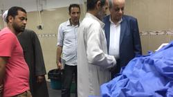 ولي أمر تلميذة يتسلم جثمان ابنته المتوفية بحادث "أتوبيس القنطرة"