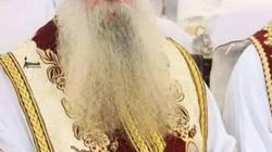الآلاف يشيعون جثمان الأنبا كيرلس أسقف نجع حمادي «صور»