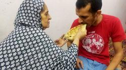 مأساة "ليلى": 25 سنة تعول أسرتها.. وفقدان ابنها للبصر "كسر ضهرها"