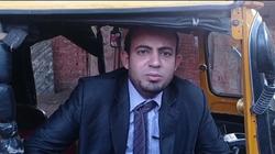 ببدلة وكرافتة.. حكاية «العمري» أشيك سائق توكتوك في المنوفية