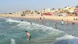 إقبال على ساحل العريش.. والدخول مجاني