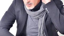 الفنان محمد سليمان يدعو للتفاؤل ويعزف بيانو في فيديو عبر "فيس بوك"
