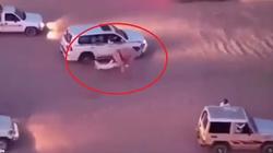 شاب سعودي ينقذ طفلا في اللحظات الأخيرة قبل دهسه بالجمال «فيديو»