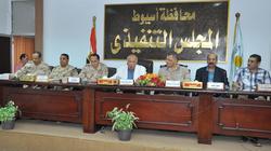 سكرتير عام أسيوط يجتمع بقيادات عسكرية لاستكمال مبادرة "حلوة يا بلدي"