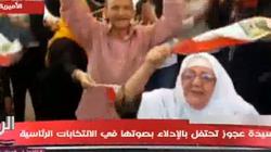 بالفيديو| مُسنة ترقص أمام إحدى اللجان على نغمات "قالوا إيه"