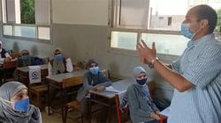 "الكمامة سيدة المشهد" بأول يوم دراسة: قلق و"تلاميذ روحت" وأهالي "على الباب"