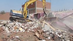 بحثا عن الجثة.. هدم منزلين بعد مصرع عامل أثناء تنقيبه عن الآثار بطوخ