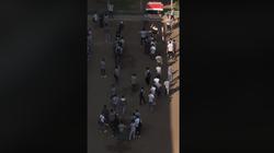بعدسة ولي أمر.. وكيل مدرسة يعنف طلابه بالضرب والسب