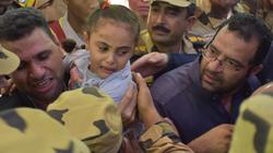 "نورسين" ابنة شهيد سيناء أدمت قلوب المشيّعين: "بابا فين"