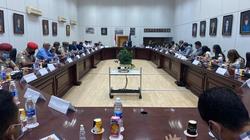 "العناني" يتابع إجراءات نقل المومياوات الملكية إلى المتحف القومي
