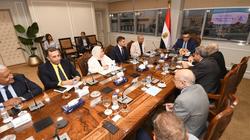 وزير الإسكان يستمع لمطالب المقاولين ويدعو لتكاتف الجهود لتنفيذ المشروعات