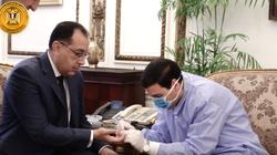 بالكواشف السريعة.. الصحة تجري اختبارات كورونا لأعضاء الحكومة ورئيسها (فيديو)