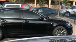 بالفيديو| عجوز تفقد السيطرة على سيارتها داخل جراج