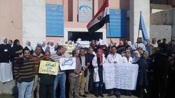 بالصور| وقفة احتجاجية لأطباء مستشفى المبرة للتأمين الصحي للمطالبة بالكادر