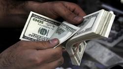 الدولار ينخفض و"بتكوين" ترتفع لمستوى قياسي جديد