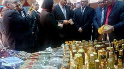 "أبوزيد" و"جامع" يتفقدان معرض المنتجات البيئية والحرفية بمطروح