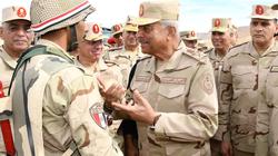 الفريق أول عبدالمجيد صقر القائد العام للقوات المسلحة وزير الدفاع والإنتاج الحربى يشهد المشروع التكتيكى بجنود ( قاهر- 3)