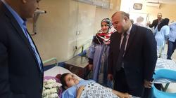 "تعليم الدقهلية" يزور طالبة بالمستشفى بعد إصابتها في حادث سير