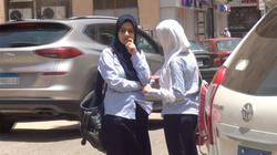 السيستم وقع.. طلاب أولى ثانوي يؤدون أول امتحاناتهم بـ"البوكليت" ورقيا