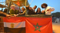 أعلام مصر والمغرب ترفرف على البالون الطائر بالأقصر.. «بنشجع أسود الأطلس»