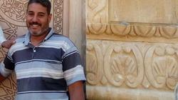 عامل نظافة يسلم مبلغ مالي فقده صاحبه بمحطة قنا ويرفض المكافأة