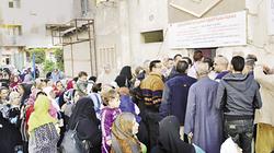 مواطنون يواجهون الغلاء بنقاط الخبز: «وفر.. تاخد سلع تانية»
