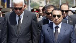تفاصيل أزمة مبارك ونظيف بسبب طوله
