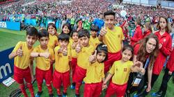 بالصور| أبناء الشهداء برفقة لاعبي السعودية في مباراة روسيا