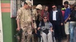 على "كرسي متحرك".. منصور يدعو المصريين للاستفتاء: "التعديلات إيجابية"