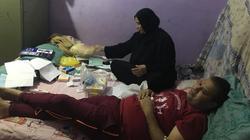 مريضة سرطان تحلم بزراعة كلى لابنها: بشحت له حق الغسلة