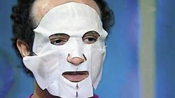 تحط قناع.. تدخل الاستوديو بـ«شيشة».. تقص شعرك ع الهوا: برضه مذيع