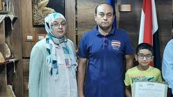 طالب ابتدائي يلتحق بالجامعة.. ماذا فعلت والدة الطفل العبقري لتحقيق المعجزة؟